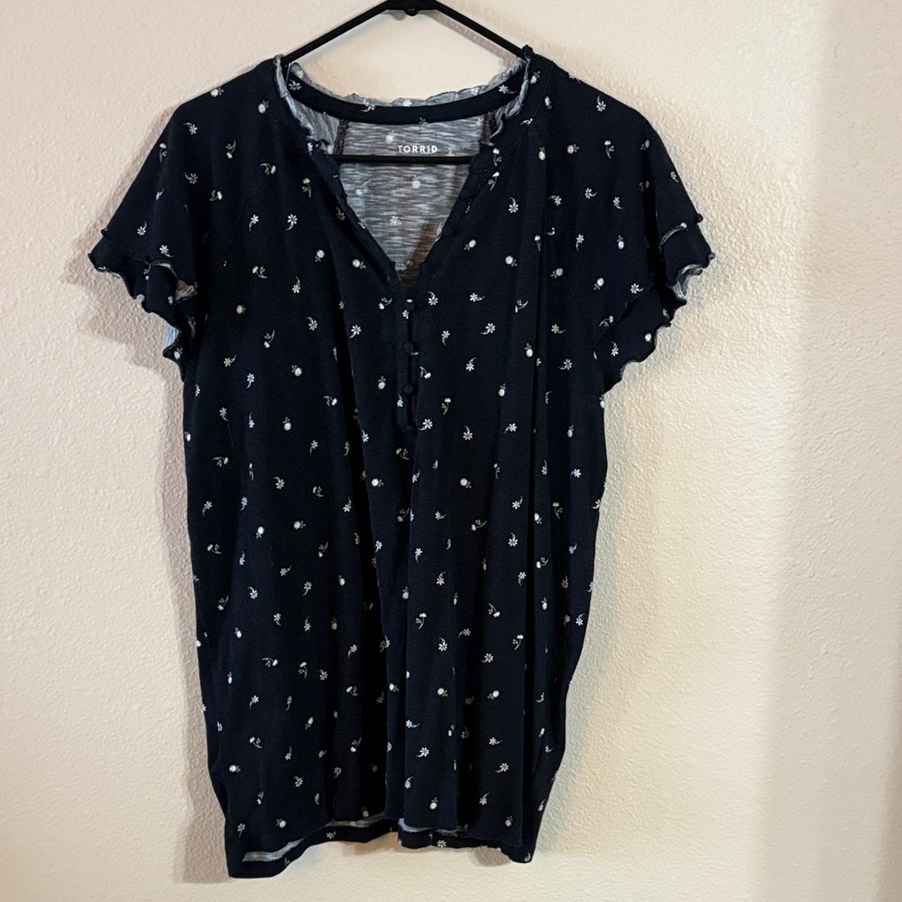 Torrid flutter sleeve black half button up shirt